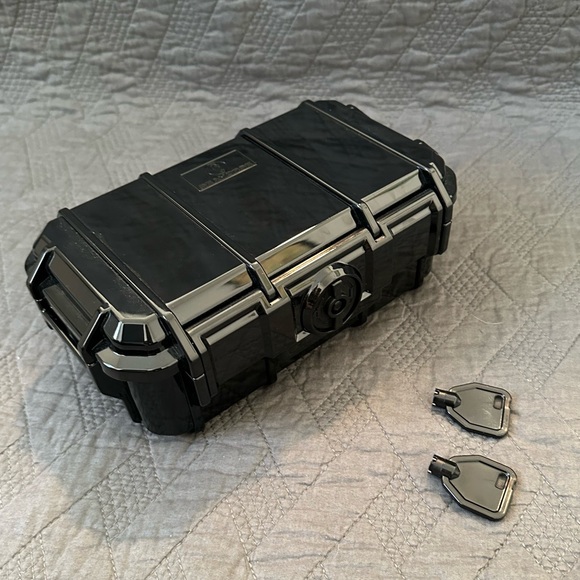 Seahorse SE57 Micro Hard Protective Case in black with rubber boot interior - Picture 15 of 15